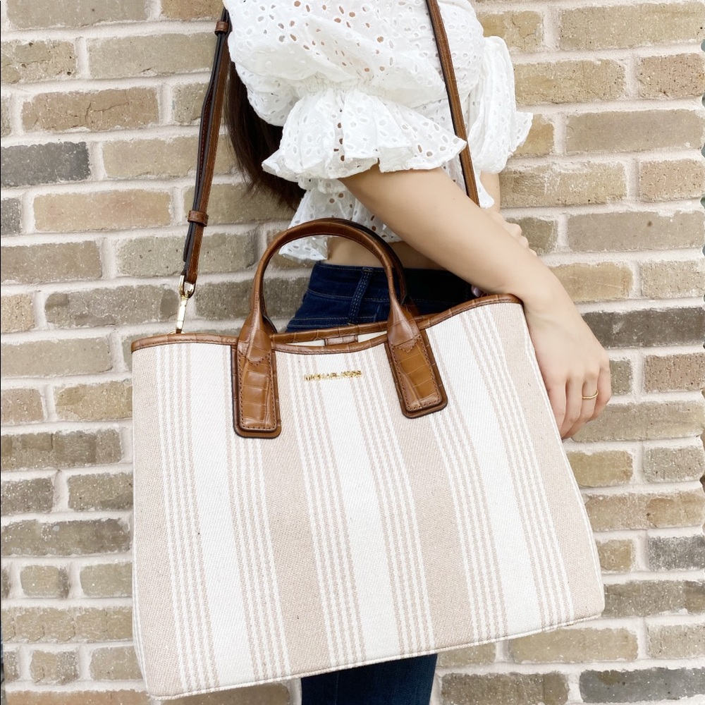 Gaby’sBags👜💕-NWT Michael Kors Tote Stripe cream - Picture 6 of 6